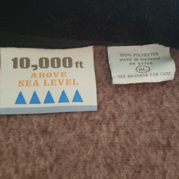 10,000 ft above sea level pullover - Picture 4 of 7